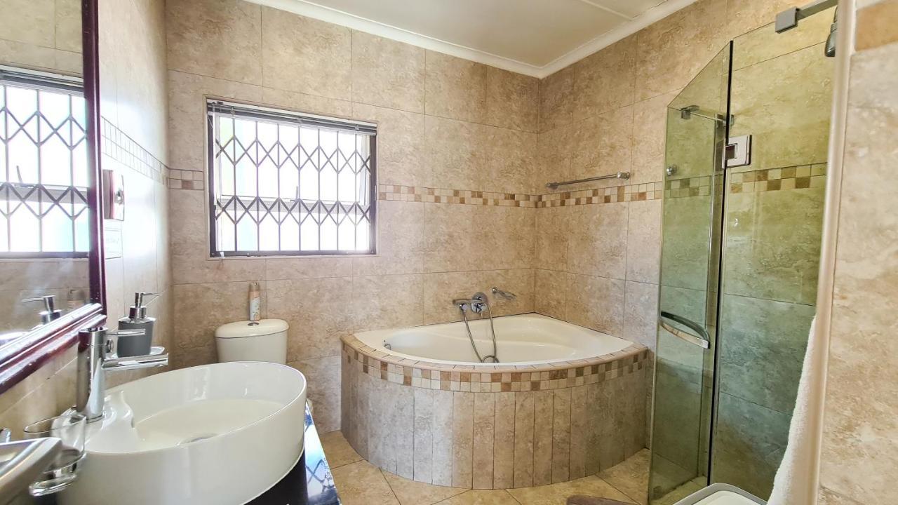Lido Living Bed & Breakfast East London Dış mekan fotoğraf
